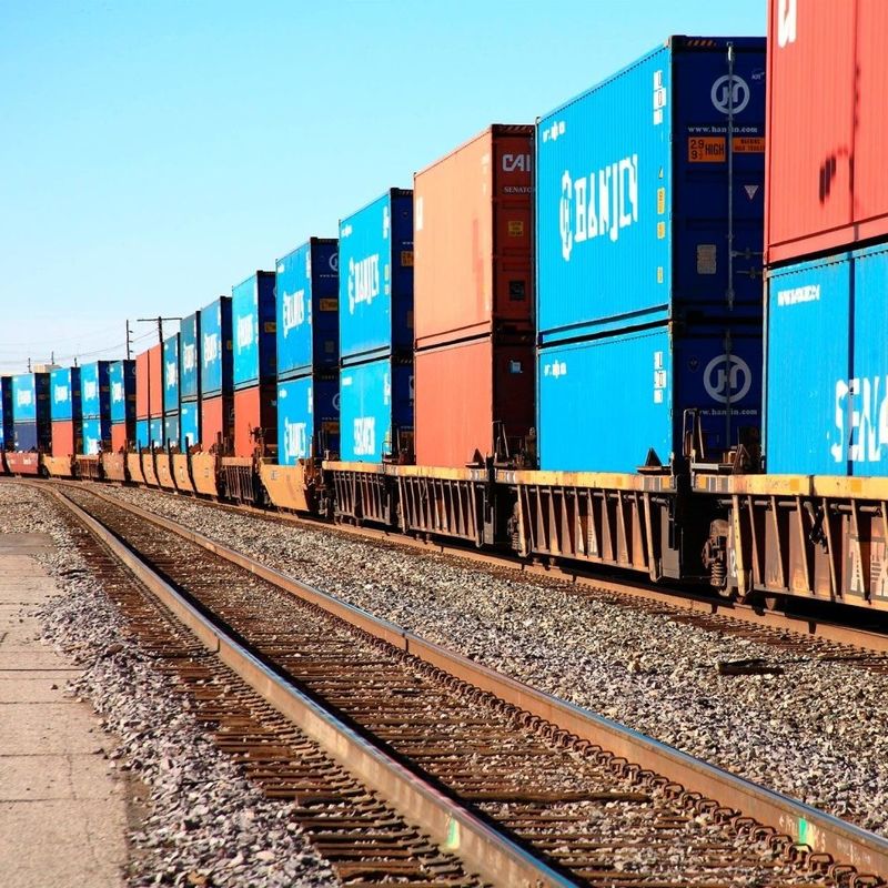 Zug, der Bahnlinie von China zu Europa-Eilweg FCL oder zu internationalen Bahnfrachten LCL versendet